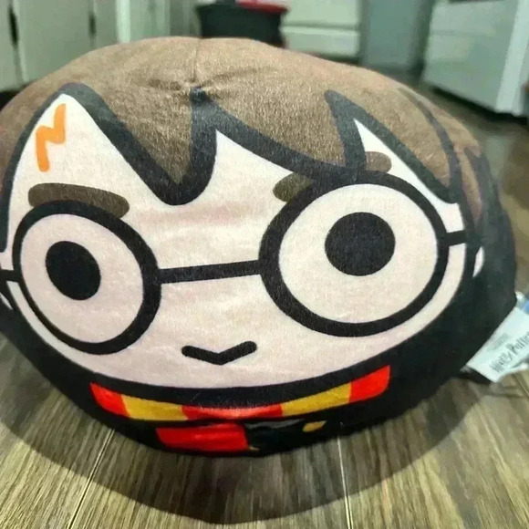 Wizarding World Cloud
Travel Pillow Harry Potter New With Tags! - Picture 1 of 6